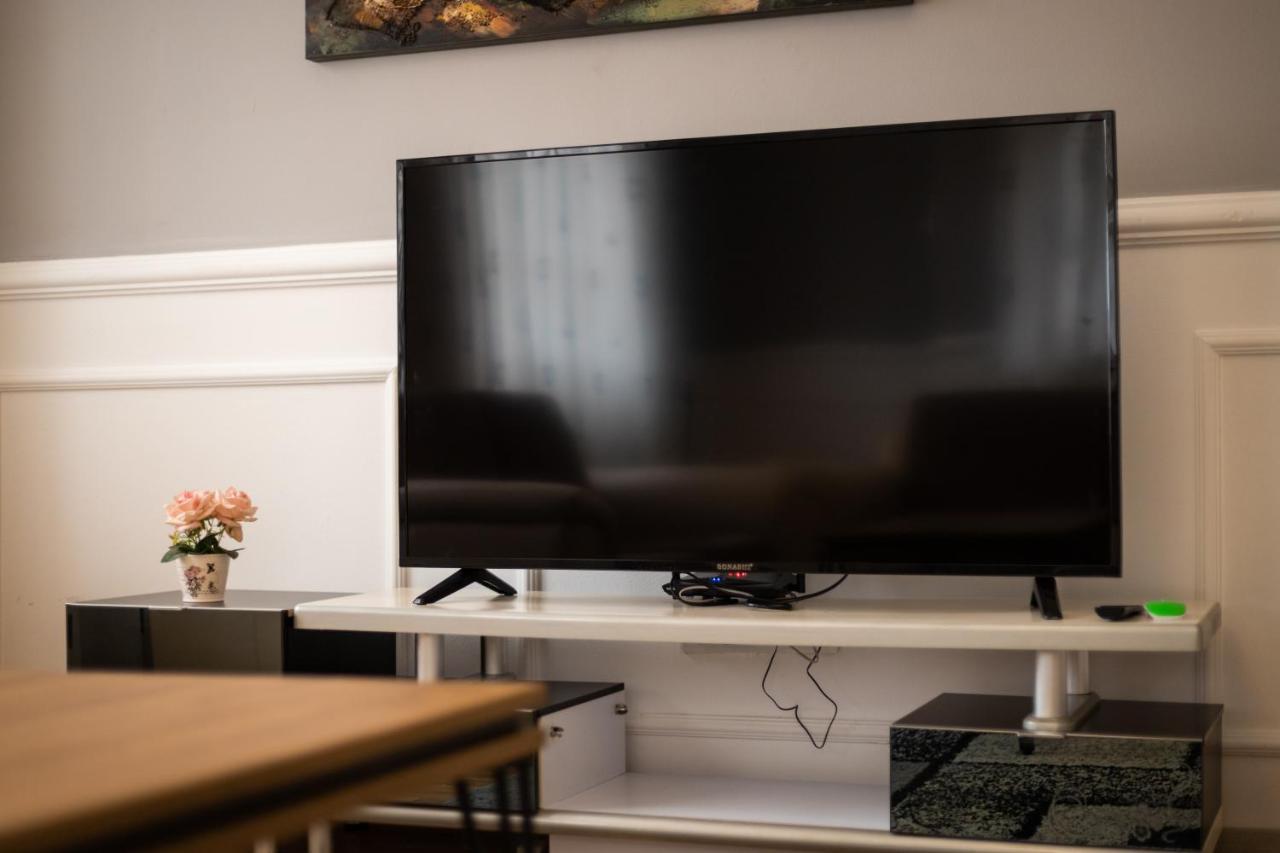 Cedartree Prishtina Apartment Prishtinë Ngoại thất bức ảnh